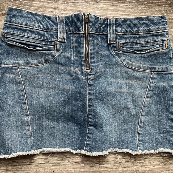 NWOT American Eagle Blue Denim Mini Skirt Size 6 - Picture 2 of 7